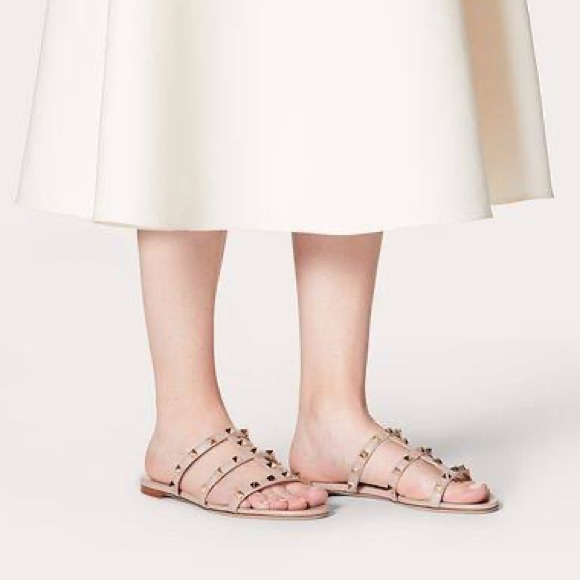 VALENTINO GARAVANI
Rockstud Caged Leather Flat Sandals Pink - Picture 10 of 11